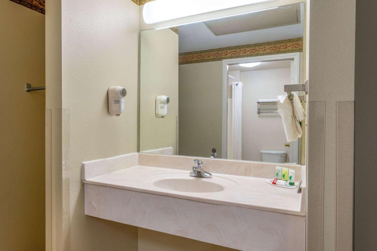 Days Inn By Wyndham Mountain Home Bagian luar foto