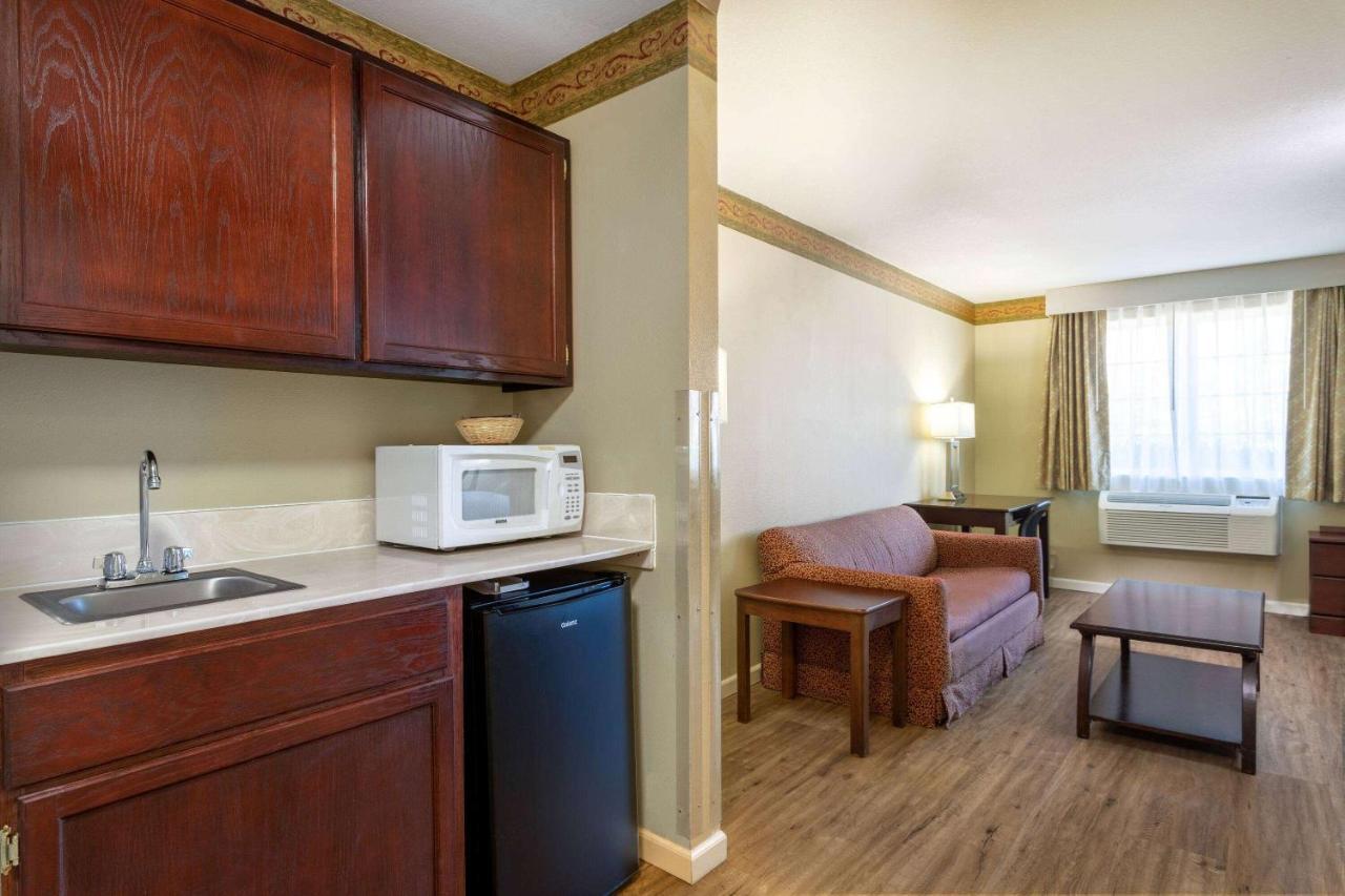 Days Inn By Wyndham Mountain Home Bagian luar foto